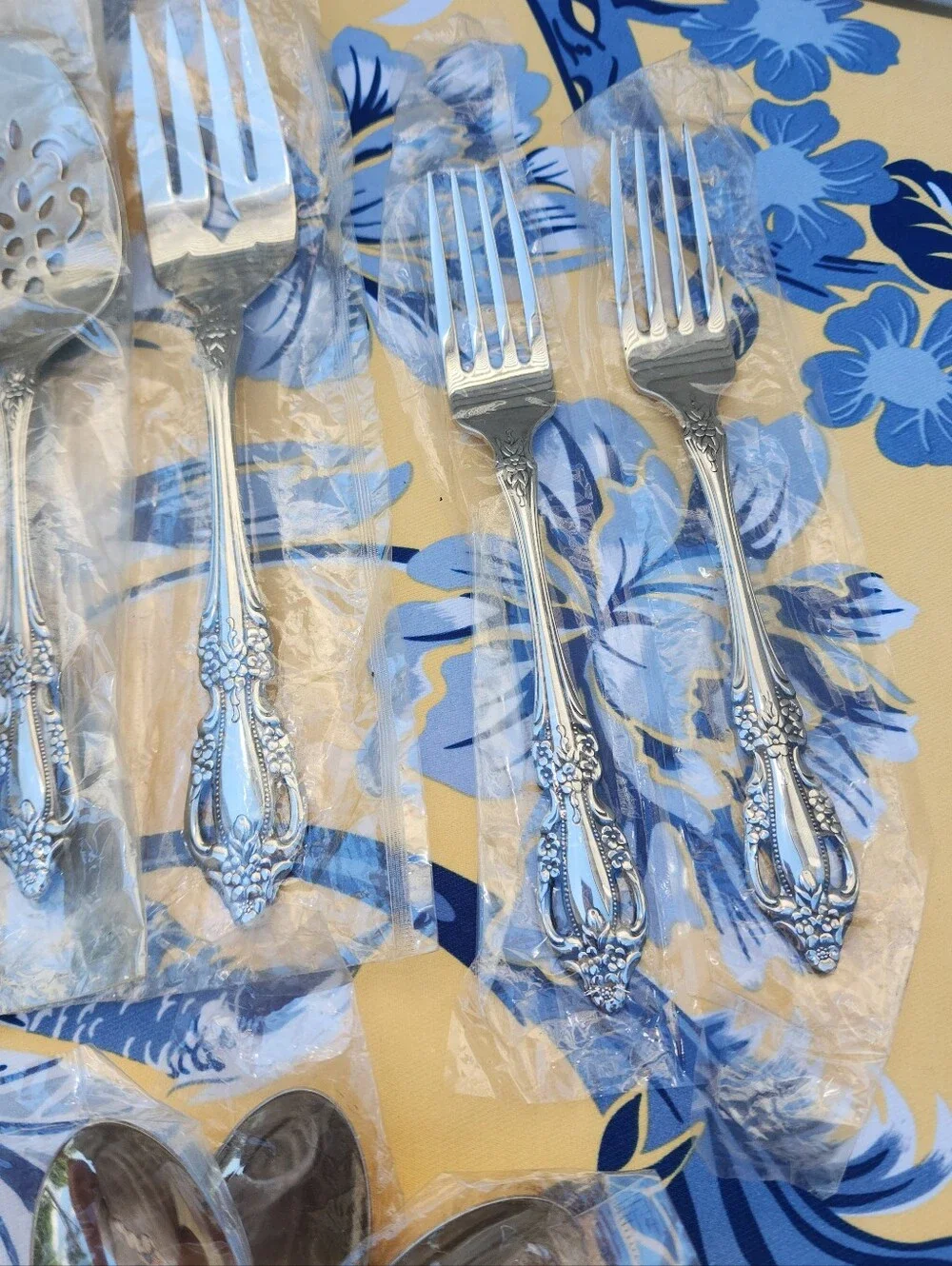 Oneida Raphael Flatware Distinction DeluxeHH Oneida USA Stainless Steel 21pc New